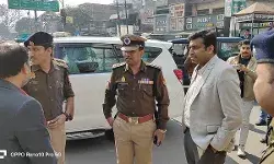 हल्द्वानी बवाल एवं आगजनी- अलर्ट मोड पर पुलिस का पैदल मार्च हल्द्वानी बवाल एवं आगजनी- अलर्ट मोड पर पुलिस का पैदल मार्च