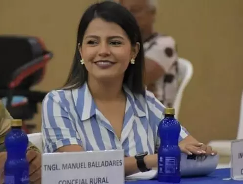 खराब सड़कों की वीडियो बना रही पार्षद को गोलियों से भूना- खड़े देखते.. खराब सड़कों की वीडियो बना रही पार्षद को गोलियों से भूना- खड़े देखते..