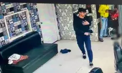 सैलून में बाल कटवा रहे थे दो दोस्त तभी अंदर घुसे लोगों ने चला दी....