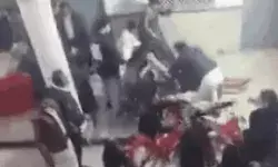 शादी समारोह बना घमासान का मैदान- जमकर हुई मारपीट व चली कुर्सियां शादी समारोह बना घमासान का मैदान- जमकर हुई मारपीट व चली कुर्सियां