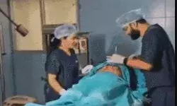 शादी बनी यादगार- मंगेतर के साथ OT में प्री वेडिंग शूटिंग- डॉक्टर...