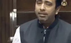 सत्ता पक्ष की कतार में बैठे जयंत ने उंगलियां उठाने वालों को धोया सत्ता पक्ष की कतार में बैठे जयंत ने उंगलियां उठाने वालों को धोया