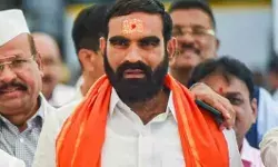 MLA की बच्चों को सीख- तुम्हारे मां बाप मुझे वोट नहीं दे तो खाना नहीं.. MLA की बच्चों को सीख- तुम्हारे मां बाप मुझे वोट नहीं दे तो खाना नहीं..