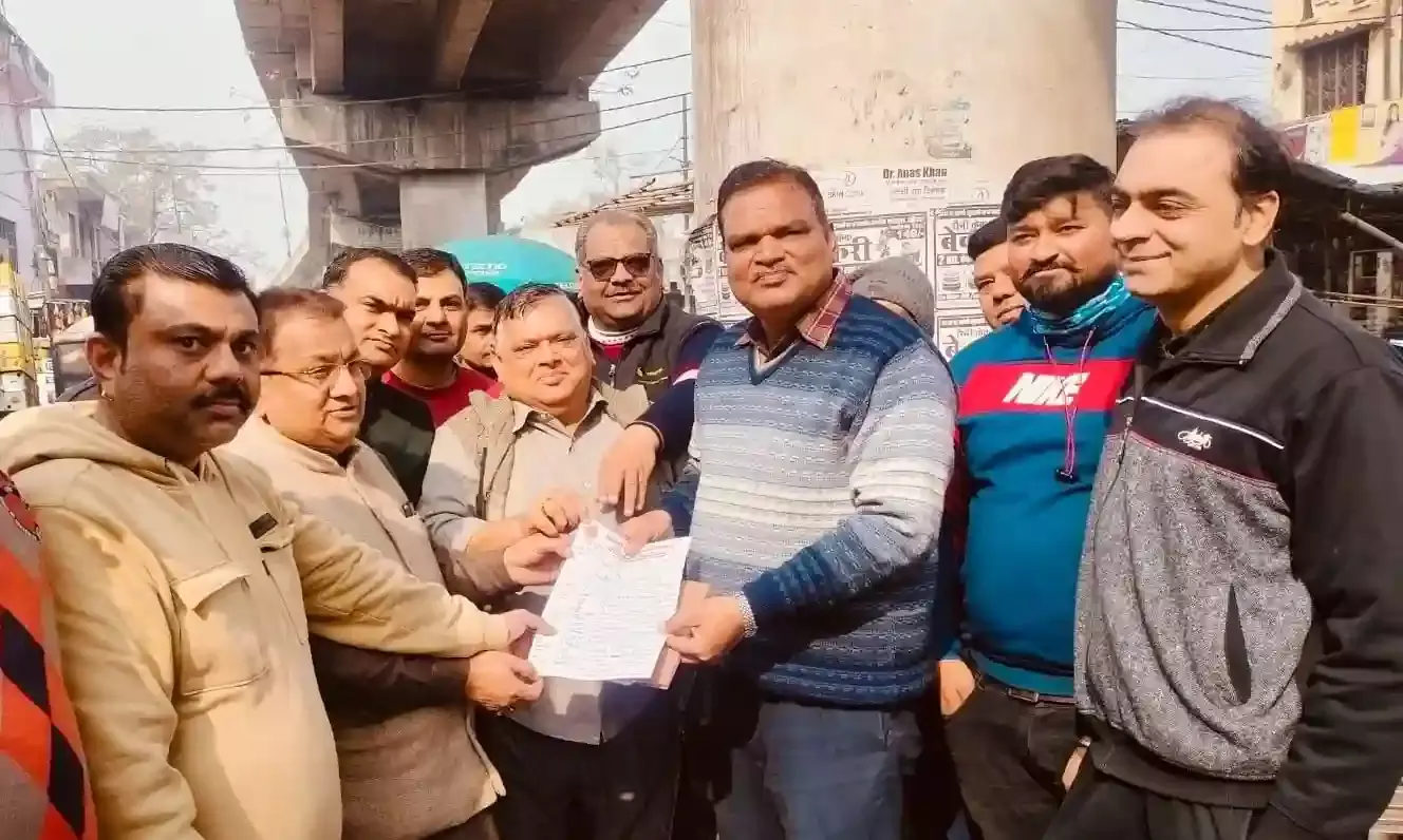 फिर उठी रेलवे अंडरपास की मांग- सेक्शन इंजीनियर को सौंपा ज्ञापन