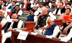 लो खत्म हो खेला का झमेला- ऑपरेशन लालटेन फेल- नीतीश ने किया.. लो खत्म हो खेला का झमेला- ऑपरेशन लालटेन फेल- नीतीश ने किया..