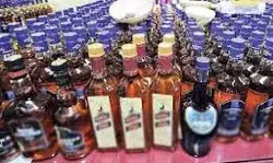 ट्रक में भरकर ले जा रहे 420 पेटी अवैध शराब पुलिस ने की जब्त