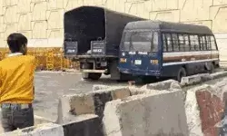 किसानों का दिल्ली कूच- नेशनल हाईवे की सर्विस रोड बंद- सीमेंट की....