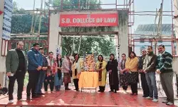 एस. डी. कॉलेज ऑफ़ लॉ मे पुलवामा के शहीदों को याद कर मनाया बसंतोत्सव एस. डी. कॉलेज ऑफ़ लॉ मे पुलवामा के शहीदों को याद कर मनाया बसंतोत्सव