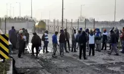 किसानों का दिल्ली कूच आंदोलन- CID अफसर को बनाया बंधक किसानों का दिल्ली कूच आंदोलन- CID अफसर को बनाया बंधक