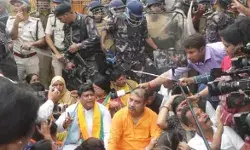 संदेशखाली में झड़प के दौरान भाजपा अध्यक्ष हुए घायल पहुंचे हॉस्पिटल संदेशखाली में झड़प के दौरान भाजपा अध्यक्ष हुए घायल पहुंचे हॉस्पिटल