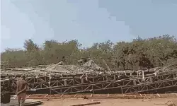 स्टेडियम का निर्माणाधीन पंडाल गिरा- आठ लोग जख्मी- कई लोगों के दबे.. स्टेडियम का निर्माणाधीन पंडाल गिरा- आठ लोग जख्मी- कई लोगों के दबे..