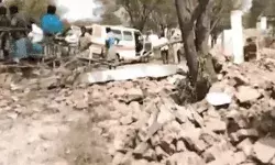 कब्रगाह में बदली पटाखा फैक्ट्री- ब्लास्ट होने से 8 लोगों के चीथड़े उड़े कब्रगाह में बदली पटाखा फैक्ट्री- ब्लास्ट होने से 8 लोगों के चीथड़े उड़े