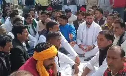 टोल को लेकर रार- टोल प्लाजा पर किसानों का हंगामा 20 किलोमीटर की.. टोल को लेकर रार- टोल प्लाजा पर किसानों का हंगामा 20 किलोमीटर की..