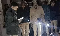 ससुराल में कार से उतरते ही युवक को गोलियों से भूना- फैली दहशत ससुराल में कार से उतरते ही युवक को गोलियों से भूना- फैली दहशत