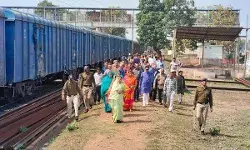 ट्रेनों के ना रुकने से परेशान पब्लिक का आंदोलन का ऐलान- दिया ज्ञापन ट्रेनों के ना रुकने से परेशान पब्लिक का आंदोलन का ऐलान- दिया ज्ञापन