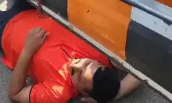 ट्रांसफार्मर के स्थान को लेकर हंगामा- मशीन के आगे लेटकर किया विरोध ट्रांसफार्मर के स्थान को लेकर हंगामा- मशीन के आगे लेटकर किया विरोध