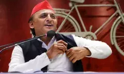 RLD के खिसकने के बावजूद अखिलेश के तेवर- कांग्रेस को 15 सीटों का ऑफर RLD के खिसकने के बावजूद अखिलेश के तेवर- कांग्रेस को 15 सीटों का ऑफर