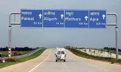 रफ्तार से हटा ब्रेक- एक्सप्रेस वे पर अब खूब रफ्तार से दौड़ाए गाड़ियां रफ्तार से हटा ब्रेक- एक्सप्रेस वे पर अब खूब रफ्तार से दौड़ाए गाड़ियां