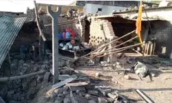 मावा फैक्ट्री में ब्लास्ट उड़ी टीन की छत- धमाके में उड़े युवक... मावा फैक्ट्री में ब्लास्ट उड़ी टीन की छत- धमाके में उड़े युवक...