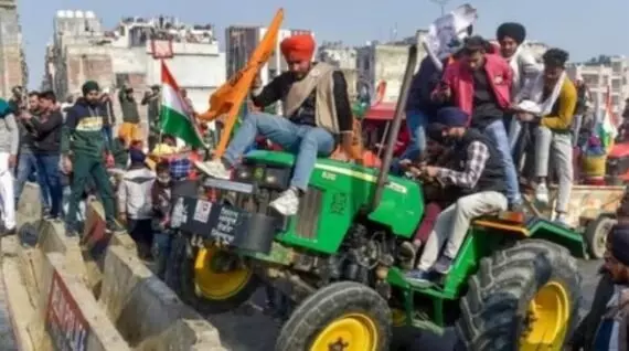 किसानों का दिल्ली कूच-आंसू गैस के गोले दागे -बॉर्डर हुआ धुआं धुआं