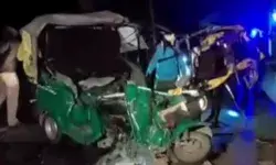 हाईवे पर ट्रक की टक्कर से टेंपो हुआ चकनाचूर- 9 लोगों की..