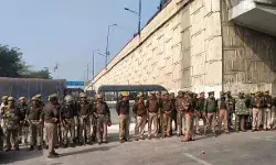 किसानों का दिल्ली कूच-यूपी गेट किले में तब्दील- भारी पुलिस..