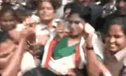 सरकार के खिलाफ कांग्रेस का प्रदर्शन- प्रदेशाध्यक्ष को पुलिस ने लिया हिरासत में