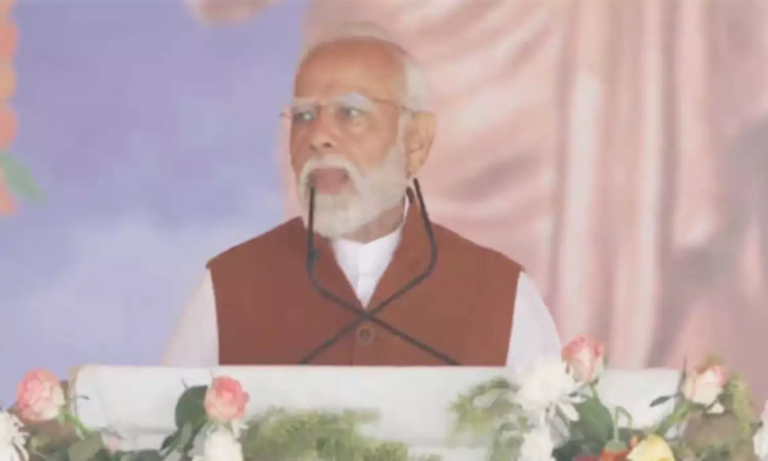 परिवारवादी दल दलित, पिछड़ों को आगे नहीं बढ़ना देना चाहते- PM मोदी