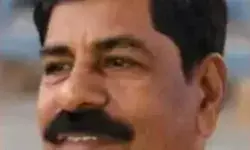 मंदिर में आयोजित उत्सव में गए CPI एम नेता का कुल्हाड़ी से काटकर मर्डर मंदिर में आयोजित उत्सव में गए CPI एम नेता का कुल्हाड़ी से काटकर मर्डर