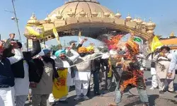 किसान आंदोलन- गोल्डन गेट पर किसानों का प्रदर्शन- जलाया PM का पुतला किसान आंदोलन- गोल्डन गेट पर किसानों का प्रदर्शन- जलाया PM का पुतला