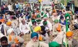 खनोरी बॉर्डर जा रहे किसानों पर दागे आंसू गैस के गोले- किया लाठी चार्ज