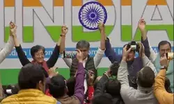 लो जी लग गई गांठ- हो गया फाइनल- मिलकर इलेक्शन लड़ेंगे कांग्रेस व आप लो जी लग गई गांठ- हो गया फाइनल- मिलकर इलेक्शन लड़ेंगे कांग्रेस व आप