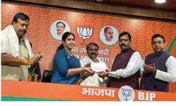 कांग्रेस को बड़ा झटका, कांग्रेस विधायक ने थामा बीजेपी का दामन कांग्रेस को बड़ा झटका, कांग्रेस विधायक ने थामा बीजेपी का दामन