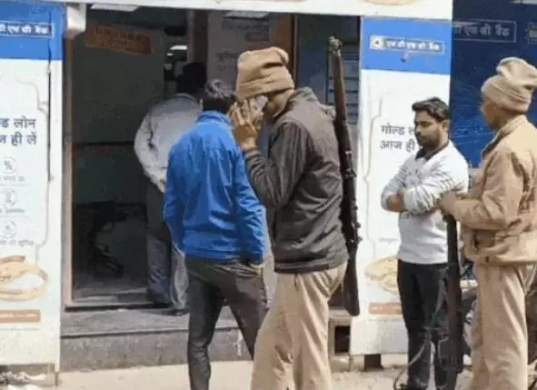 ATM में पत्नी को गोली से भूना- घर पहुंचकर भाई को भी मारी गोली ATM में पत्नी को गोली से भूना- घर पहुंचकर भाई को भी मारी गोली