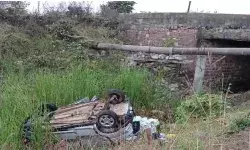 पुलिया में कार के गिरने से महिलाओं की मौके पर ही मौत- अन्य लोग घायल पुलिया में कार के गिरने से महिलाओं की मौके पर ही मौत- अन्य लोग घायल