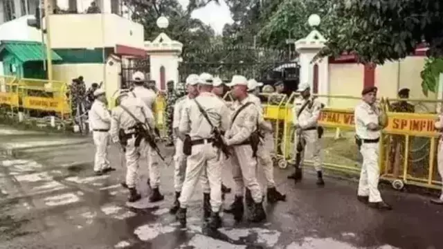 पुलिस अधिकारी के आवास पर अज्ञात व्यक्तियों ने की गोलीबारी पुलिस अधिकारी के आवास पर अज्ञात व्यक्तियों ने की गोलीबारी