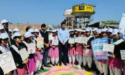 मतदान प्रतिशत बढ़ाने को निकाली रैली- बोले डीएम मतदान जरूर करें मतदान प्रतिशत बढ़ाने को निकाली रैली- बोले डीएम मतदान जरूर करें