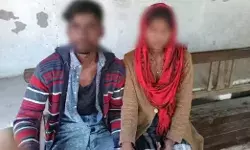 कोर्ट मैरिज करने पहुंची बेटी के साथ मां ने प्रेमी पर भी बरसाई जमकर.... कोर्ट मैरिज करने पहुंची बेटी के साथ मां ने प्रेमी पर भी बरसाई जमकर....