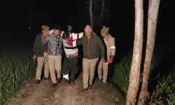 एनकाउंटर में बैटरी चोर पुलिस की गोली से हुआ जख्मी- बैटरी एवं उपकरण....