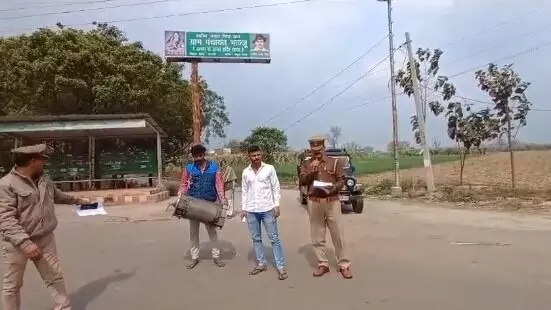 बदमाश पर जिला बदर की कार्रवाई-डुगडुगी पिटवाकर किया जिले से बाहर