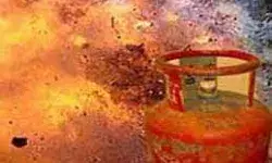 गैस सिलेंडर फटने से- लोगों में मची अफरा तफरी