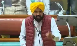 विधानसभा में भिड़े CM मान व विपक्षी बाजवा- हाथापाई की नौबत विधानसभा में भिड़े CM मान व विपक्षी बाजवा- हाथापाई की नौबत