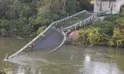 पुल का डेक गिरने से व्यक्ति की मौत- दो लोग घायल- लोगों में फैली दहशत