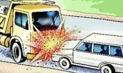 कार-ट्रक में टक्कर, तीन की मौत- अन्य लोग गंभीर रूप से घायल कार-ट्रक में टक्कर, तीन की मौत- अन्य लोग गंभीर रूप से घायल