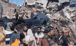 अकबरपुर बस्ती पर गरज रहे बुलडोजर- 77 दुकान की जा रही जमींदोज अकबरपुर बस्ती पर गरज रहे बुलडोजर- 77 दुकान की जा रही जमींदोज