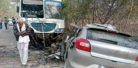 रोडवेज बस की टक्कर में कार सवार पाँच लोगों की मौत