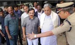 कहो CM साहब कैसा लगा कैफे में IED ब्लास्ट का ट्रेलर- 20 करोड़ दो.... कहो CM साहब कैसा लगा कैफे में IED ब्लास्ट का ट्रेलर- 20 करोड़ दो....