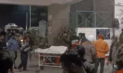 सिलेंडरों में हुए विस्फोट से उड़ी मकान की छत- गिरी दीवारें