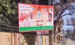 मुस्लिम इलाकों में लगे पोस्टर- ना दूरी है ना खाई है मोदी हमारा भाई है