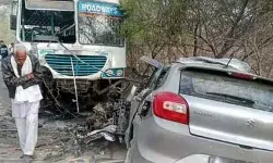 रोडवेज बस की टक्कर में कार सवार पाँच लोगों की मौत